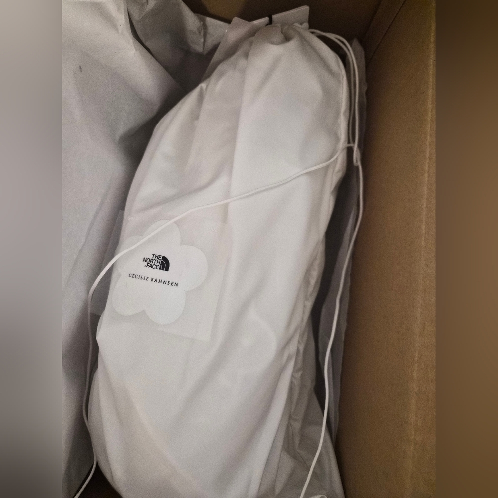 TNF x Cecilie Bahnsen Maria Base Camp Clutch White Floral Translucent NWT - Picture 7 of 9